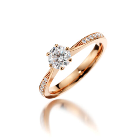 Engagement ring in rose gold
