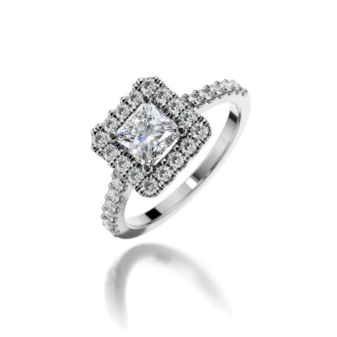 Engagement ring with a 0,51ct princess cut diamond
