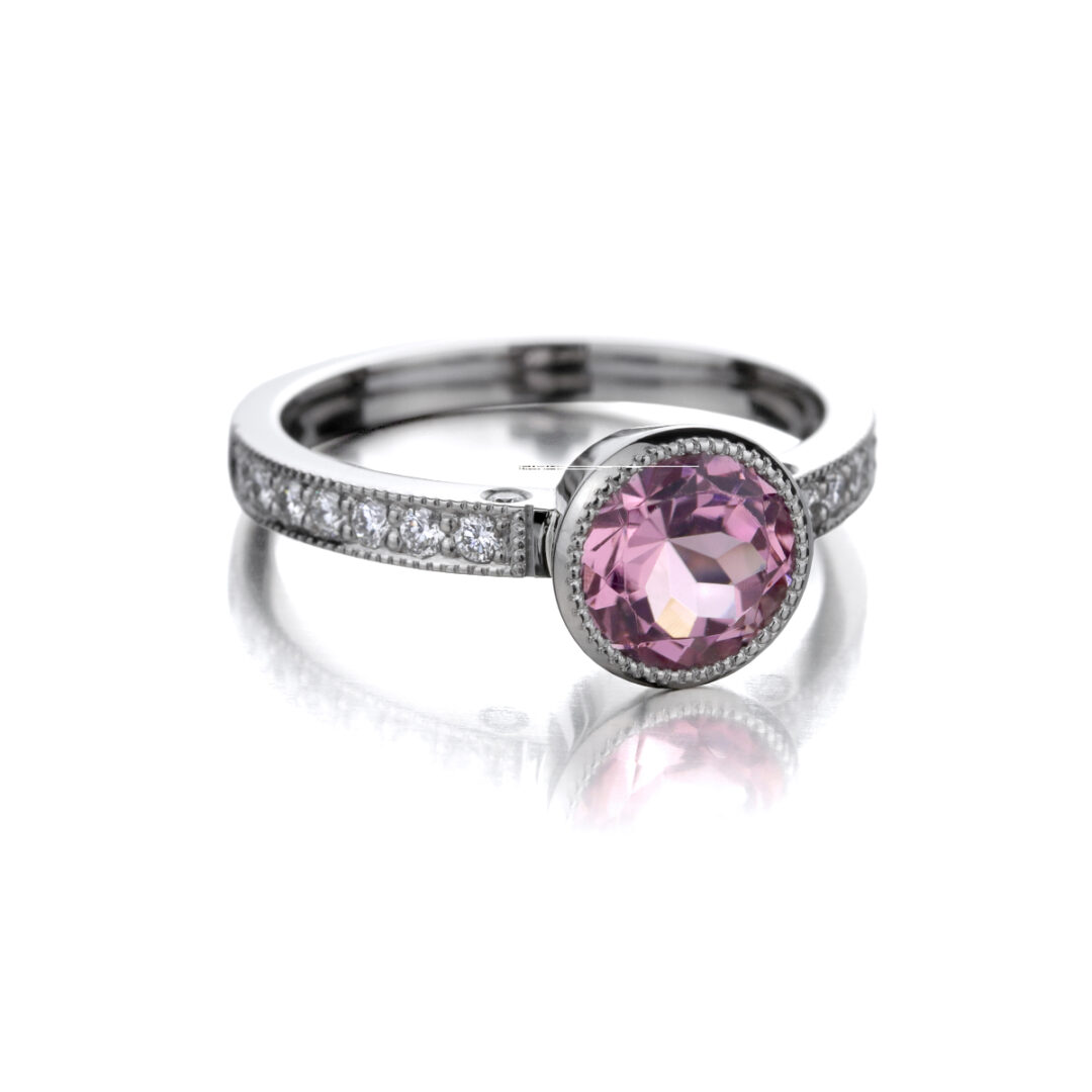 White gold ring with tourmaline and diamonds