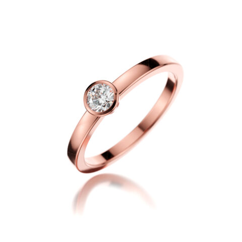 Stackable diamond ring in red gold