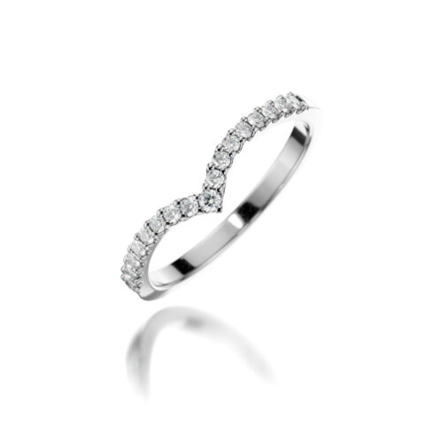 Side ring with diamonds